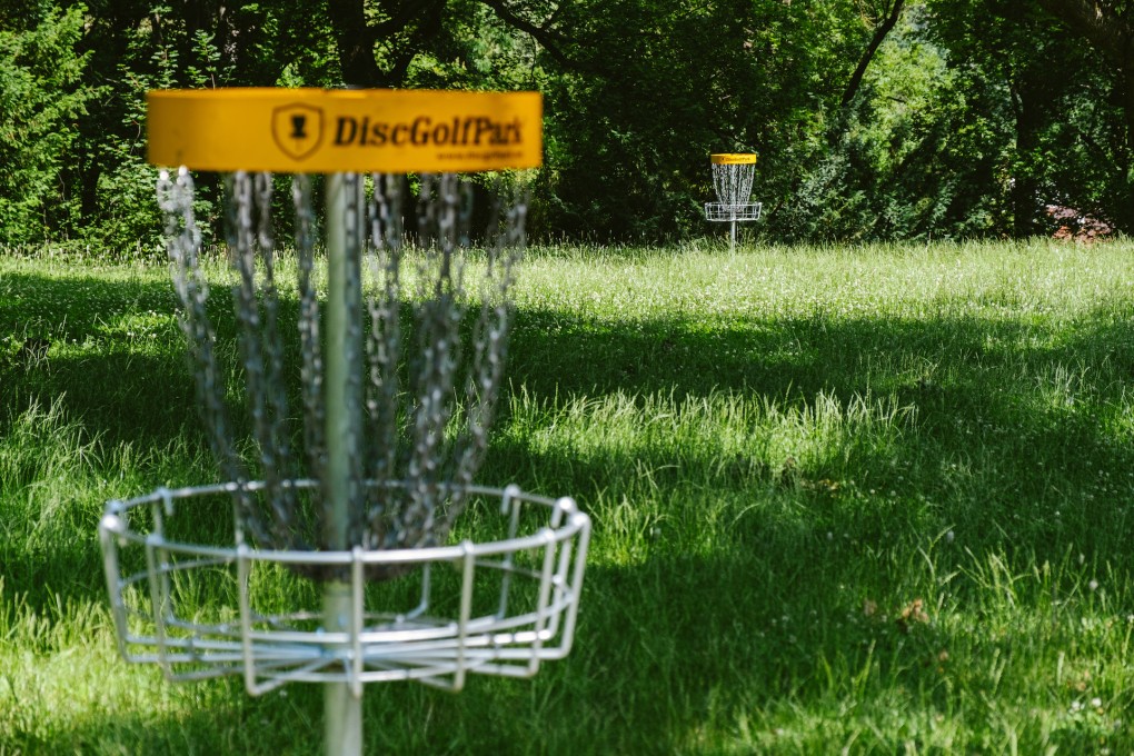 Mistrovství ČR v discgolfu vzdá hold Alfonsi Muchovi Mistrovství ČR v discgolfu vzdá hold Alfonsi Muchovi